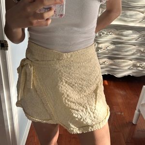 Storia Pale Yellow Eyelet Skort Size L